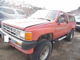 1986 T.TRUCK SR5 RED EXTRA CAB 2.4L TURBO AT 4WD Z18010
